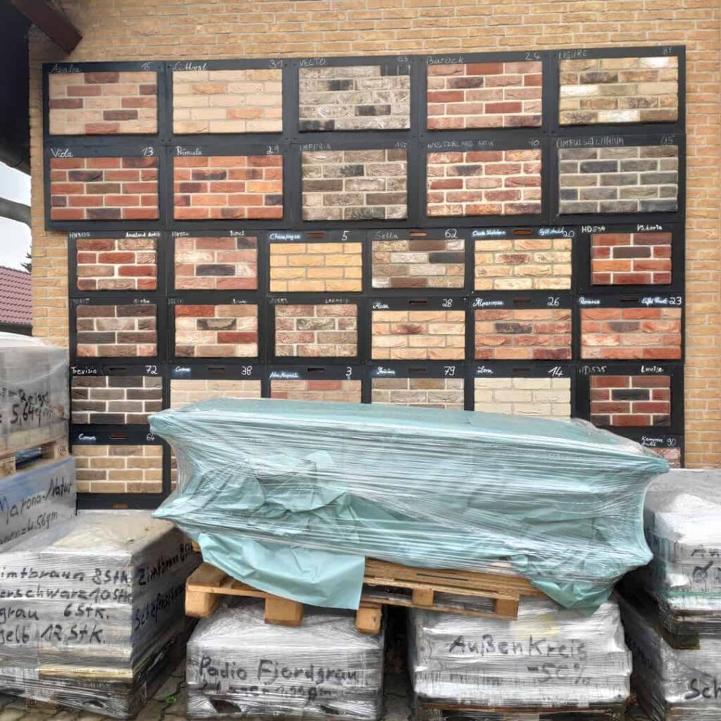 Umfangreiches Sortiment an robusten Baustoffen und Musterelementen für die langlebige Außenwandgestaltung in Leegebruch.